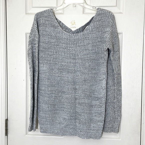 Light Gray Sweater With Cross Neck On the Back Size Medium - Picture 1 of 6